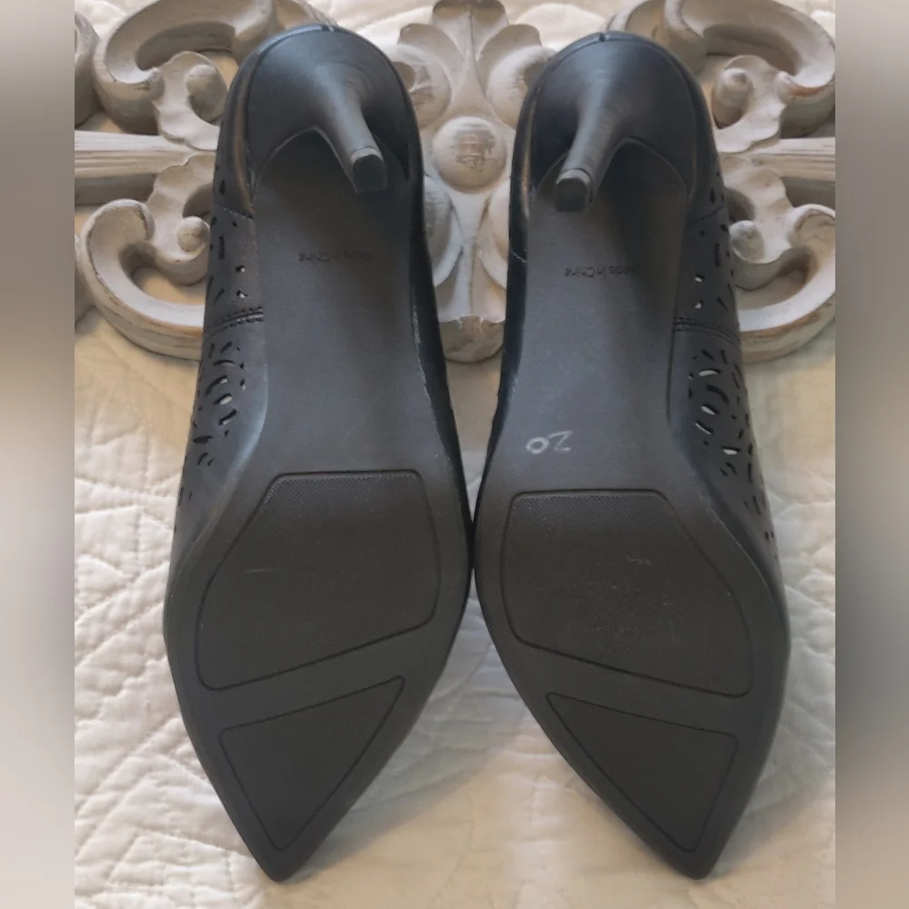 NWOT Report black heels.